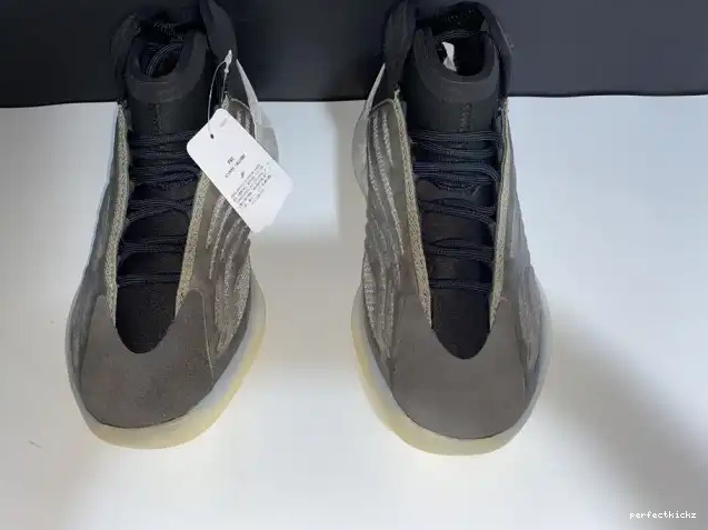 Barium Quantum Yeezy Adidas H68771 0611